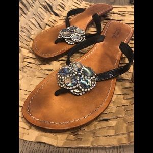 ⬇️ $29 HANDCRAFTED MYSTIQUE KITTEN HEEL SANDALS 🌴